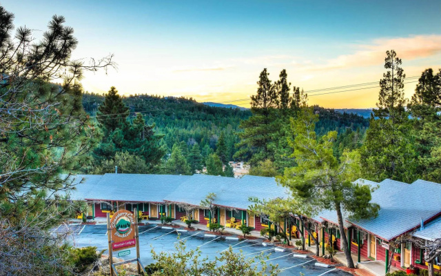 Idyllwild Bunkhouse