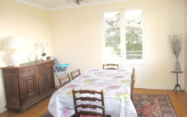 House With 4 Bedrooms in Charnay-lès-mâcon, With Wonderful Mountain Vi