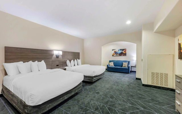 Lubbock West Inn & Suites