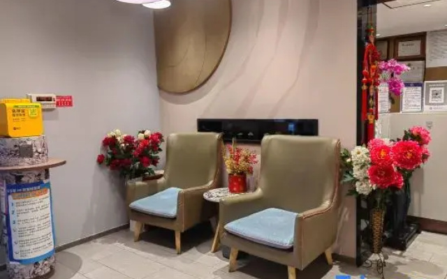 Huayi Selected Hotel (Urumqi Hualing Pedestrian Street Branch)
