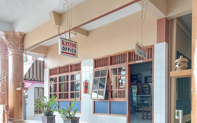 Hotel Shinta 1 near Stasiun Kertosono