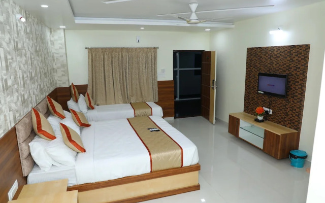 Hotel 8th Mile Suites