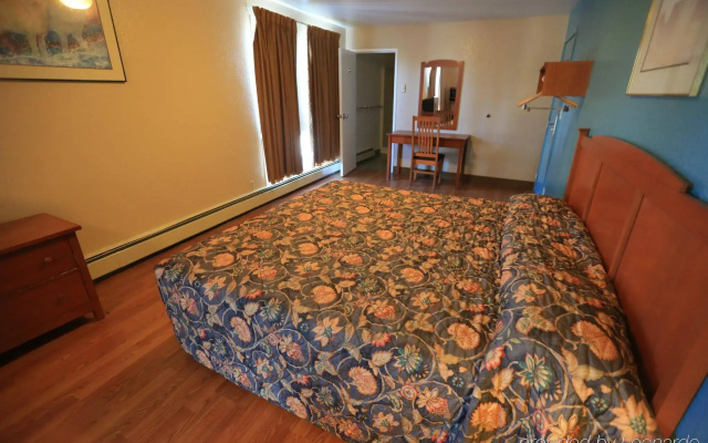 Long House Alaskan Hotel