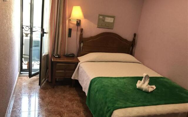 Отель Hostal Playa вид на фасад