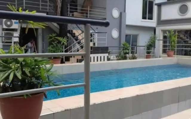 Paramount Luxury Serviced Apartment