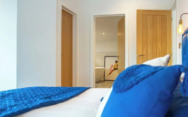 Orchard Barn-Luxury 4 BD Barn Conversion