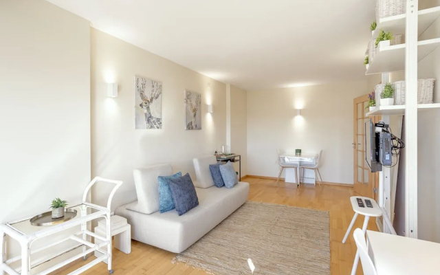 Olaias Modern W/ Garage by Homing