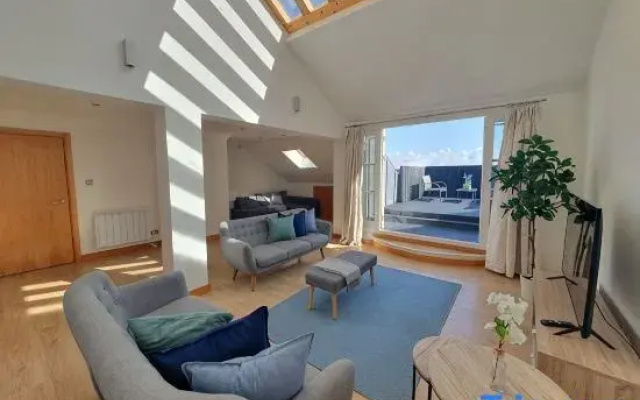 % LongStays | Roof Top Penthouse | Free Parking %