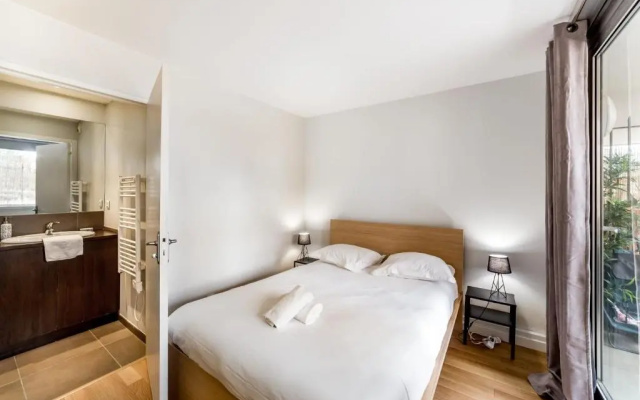 Bright at Gratte-Ciel with terrace and parking