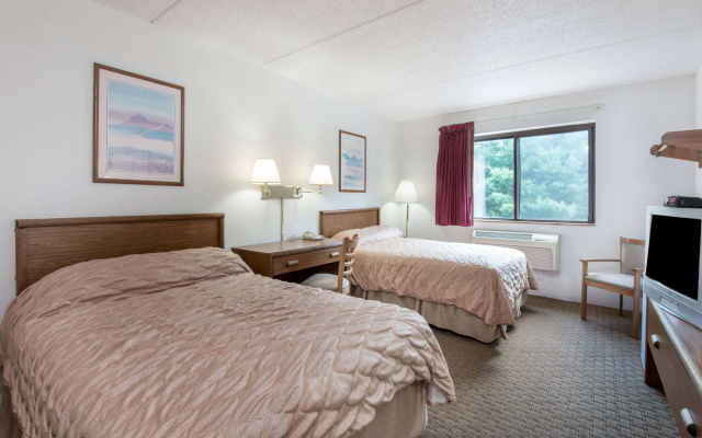 Super 8 by Wyndham Groton