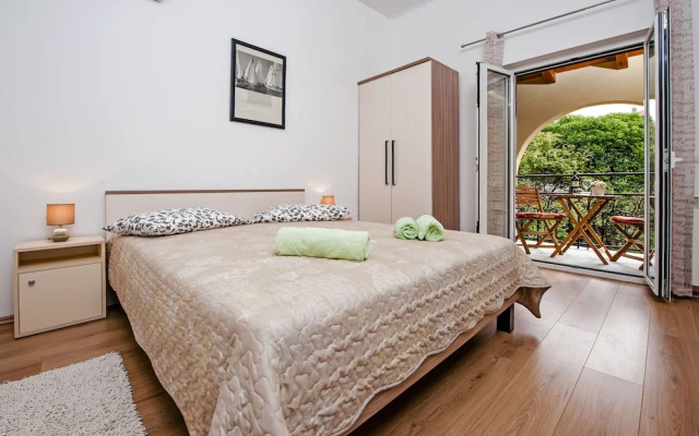 Apartments & Rooms Chiara