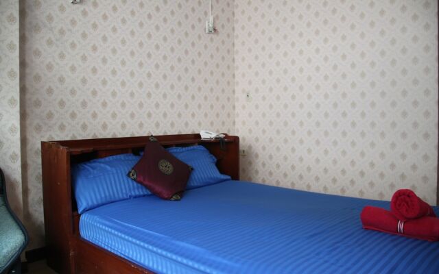 Отель Encore Walking St. Guesthouse вид на фасад