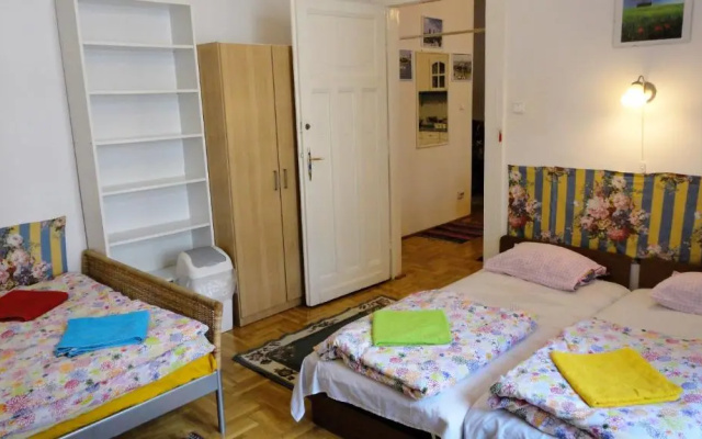 Garibaldi Guesthouse  Apartments