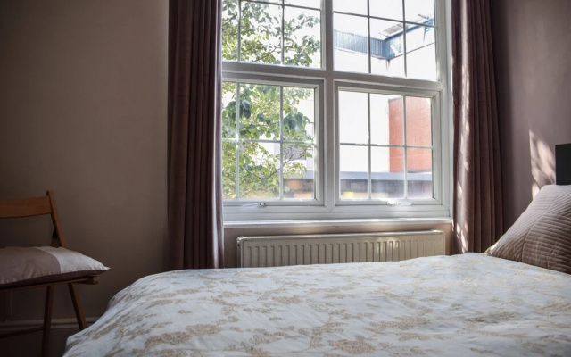 Charming 3 Bedroom Apartment From Cutty Sark