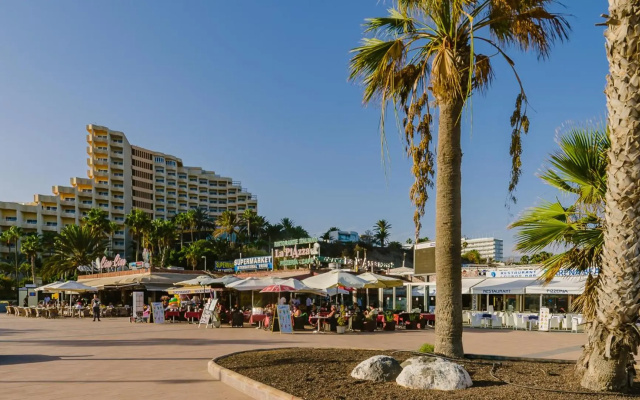 Luxury apt 1 MINUTE from the Beach of the Dunes