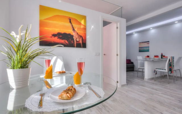Tidy Little Apartment, Air Conditioning and Pool