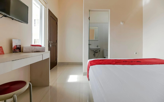 RedDoorz near Sriwijaya University Palembang 2