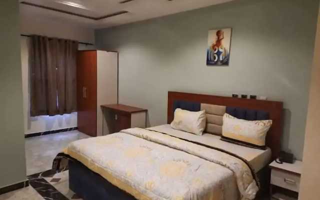 E- Exclusive Hotel