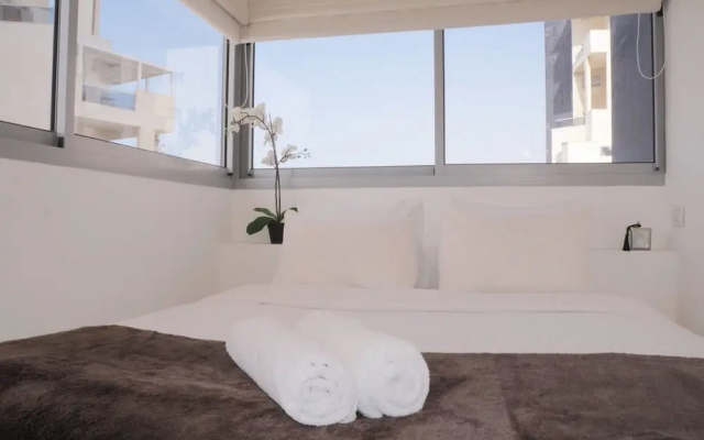 Luxury Beach Suite by Airsuite