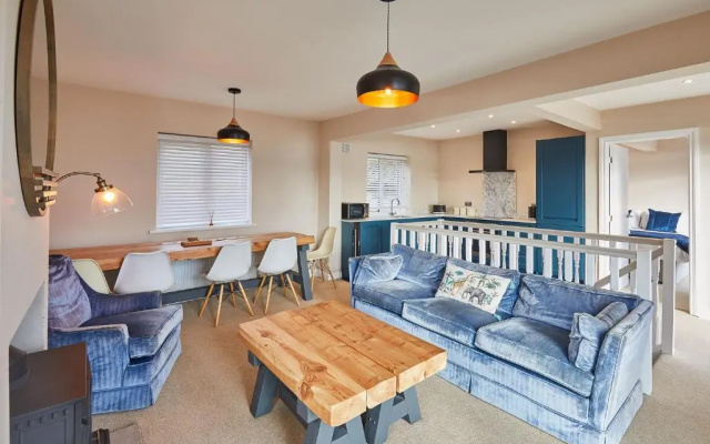 Host Stay Watch House