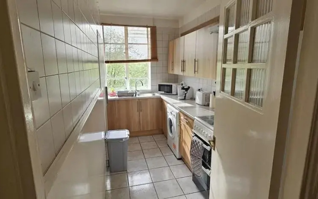 Brondesbury Apartment