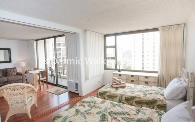 1-3303 Waikiki Banyan