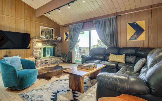 Overlooking Lake Gregory! Crestline Family Cabin