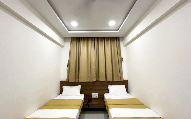 Stay Guru Hari Om Residency