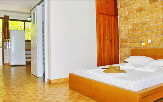 Lions2 Studios and Apartments