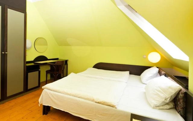 Hotel N