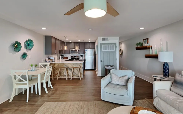 Commodore's Retreat #205 by Southern Vacation Rentals