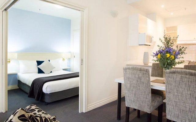 Collins Hotel
