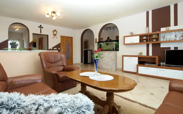 Apartment 1800