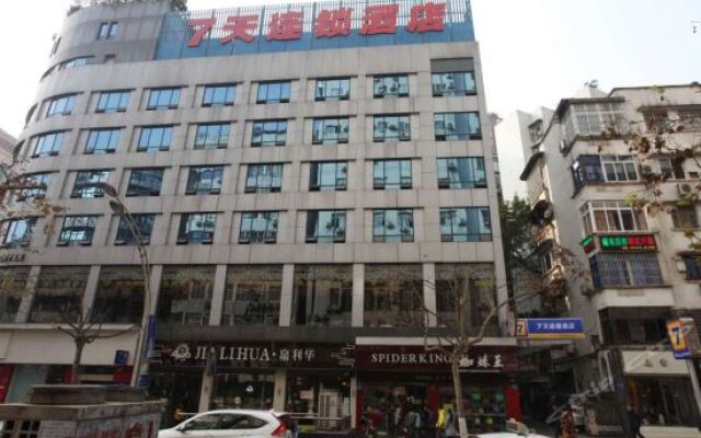 Отель 7 Days Inn (Chongqing Wanzhou Gaosuntang Chongbai) вид на фасад