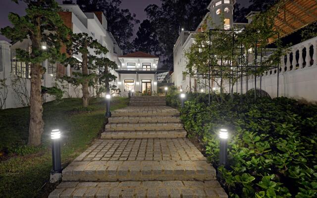 Отель Lamarque Dalat Villa Далат вид на фасад