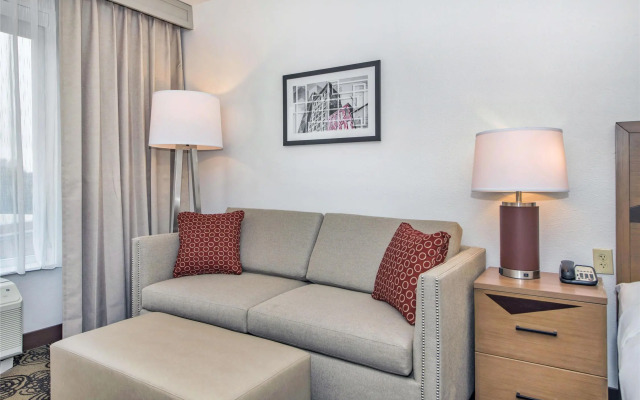 DoubleTree by Hilton Raleigh - Cary