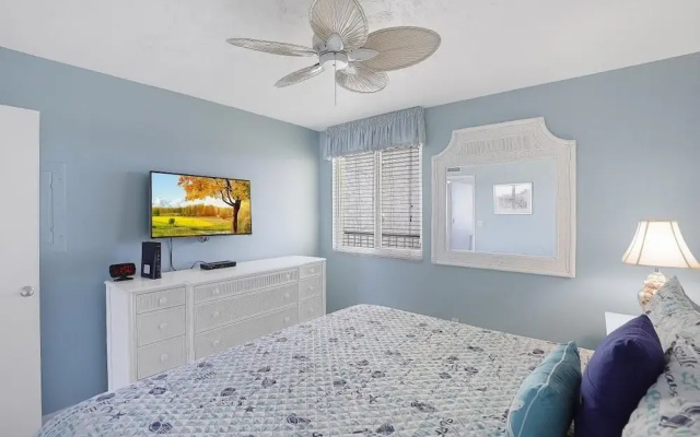 Unique Beachfront Condo With Panoramic Beach View