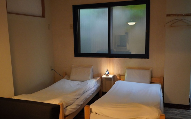 Tug-B Bar&Hostel