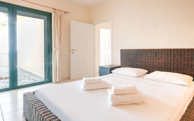 Spacious Villa near Sea in Pera Melana