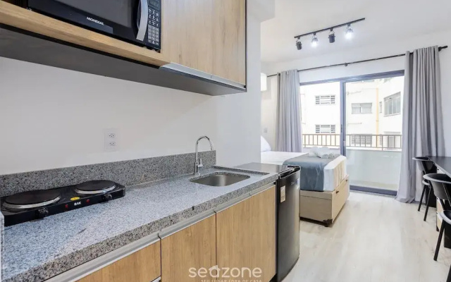 Apt w/ Balcony & View, 650m From the Metro Nik0504