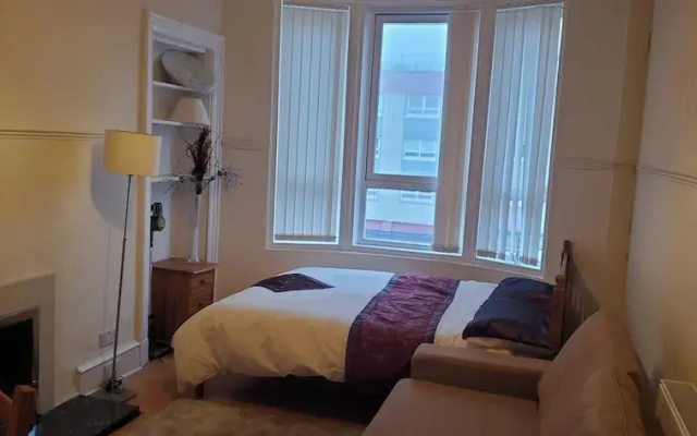Flat in Glasgow,close to all Local Amenities,
