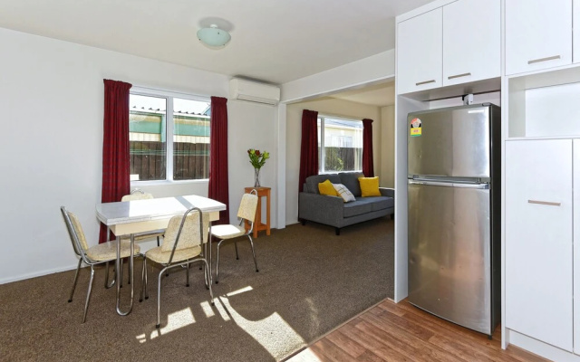 Sunny Christchurch Townhouse