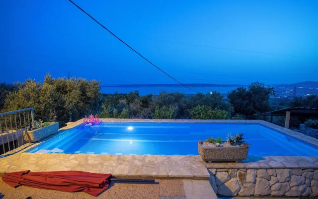 Hill Pool House, Kaštel Kambelovac Retreat