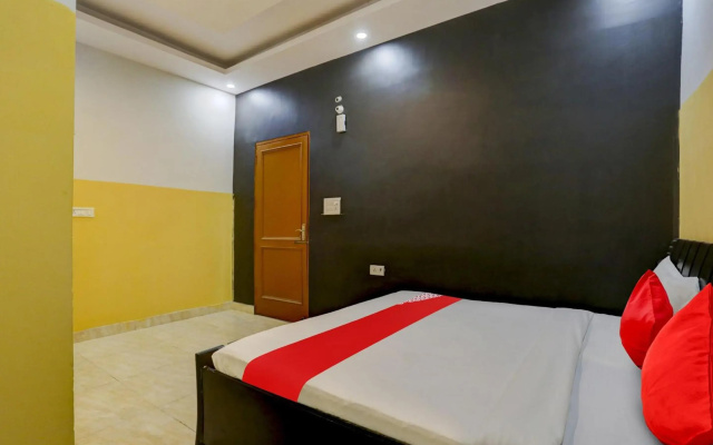 OYO Flagship 80530 Golden Home Stay
