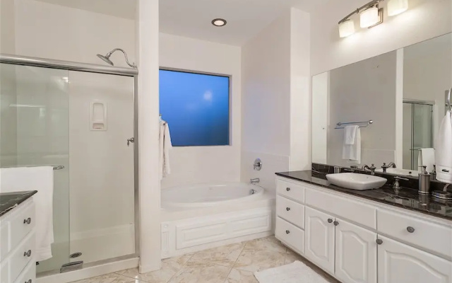 Pinnacle Vista 5 BR by Casago
