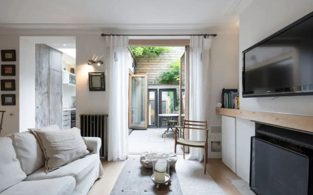 Retreat to a Stylish 1 Bedroom Flat in Chelsea