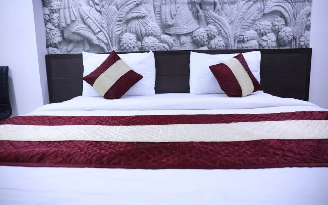 OYO 14867 Hotel Aashadeep