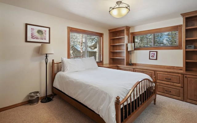 2 Sarazen Home with Hot Tub and BBQ on the Deck, Close to Woodlands Golf Course by RedAwning
