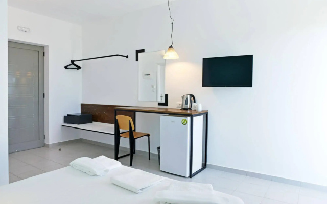 Hillside Studios & Apartments