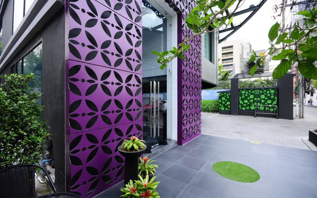 Отель Clover Asoke Таиланд, Бангкок - отзывы, цены и фото номеров - забронировать отель Clover Asoke онлайн вид на фасад